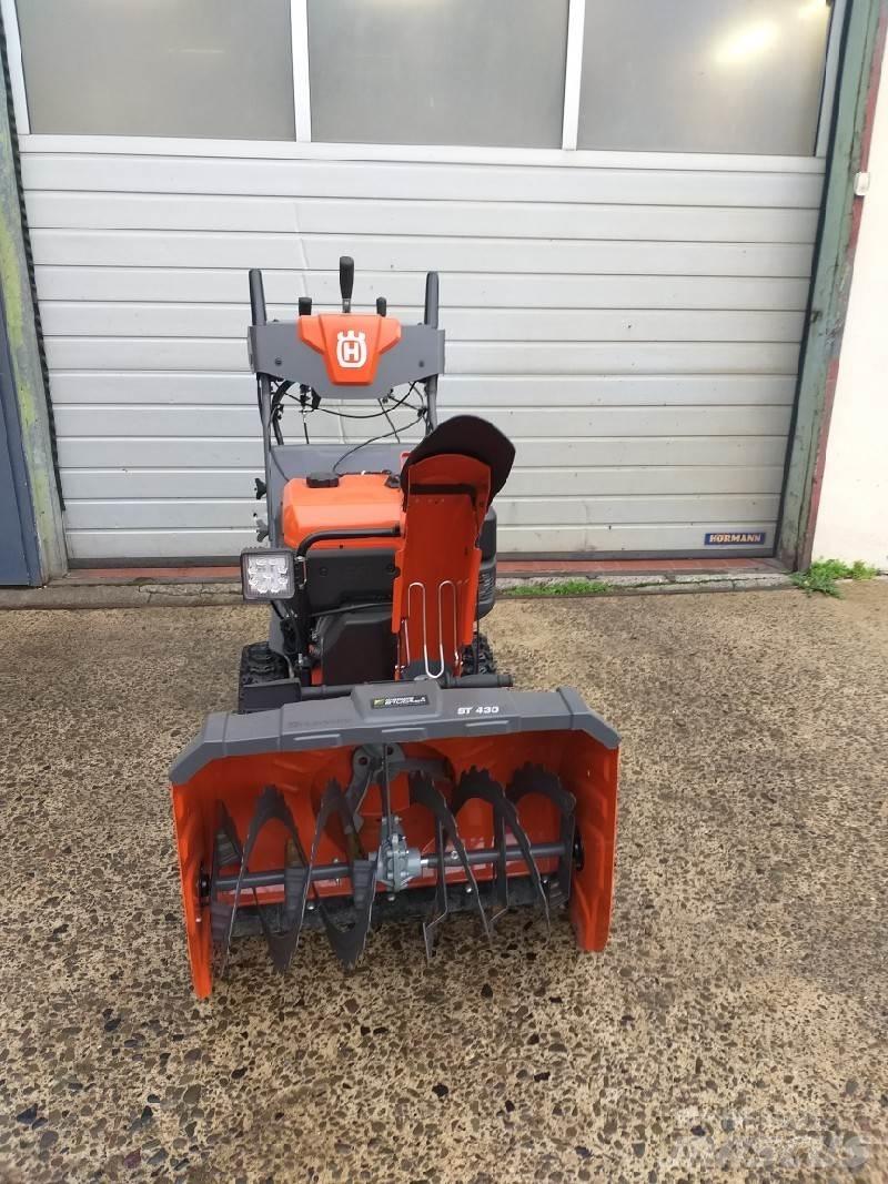 Husqvarna ST420 Снегохвъргачки
