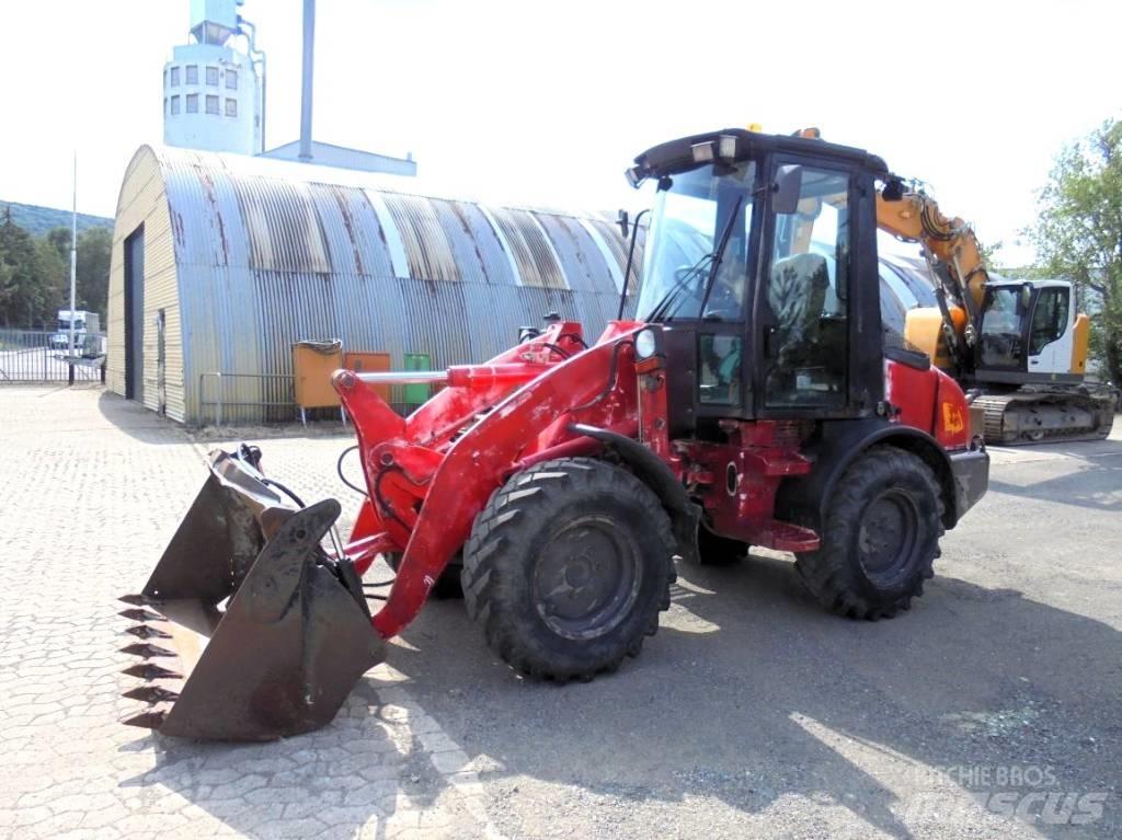 JCB 407 Колесни товарачи
