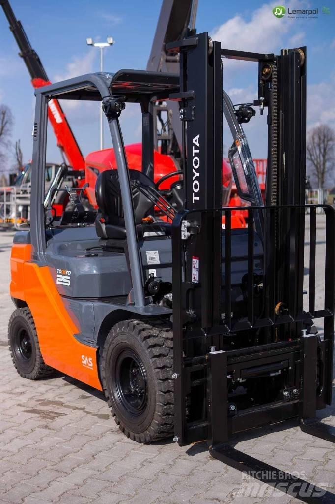 Toyota 02-8 FG F 25 Камиони с АГУ