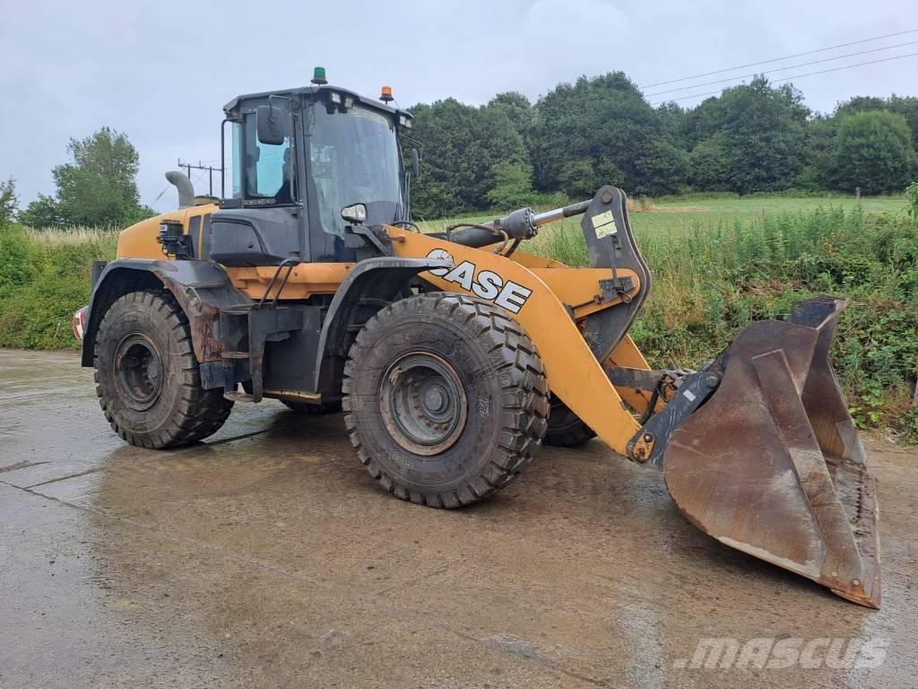 CASE 821g Колесни товарачи