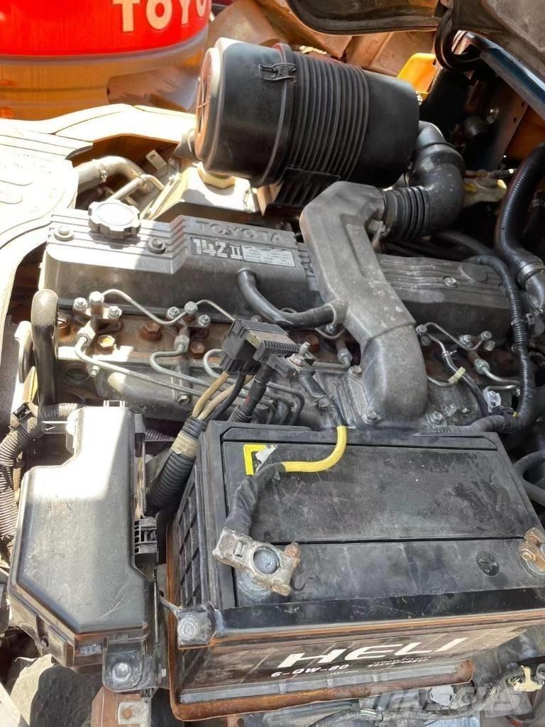 Toyota 5 ton Дизелови камиони