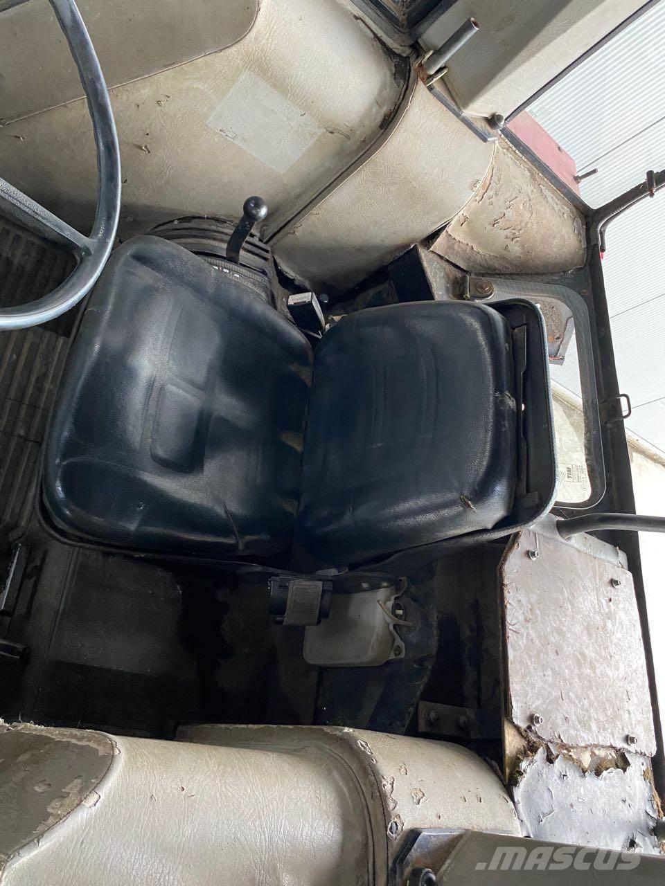 Case IH 840 AS Трактори