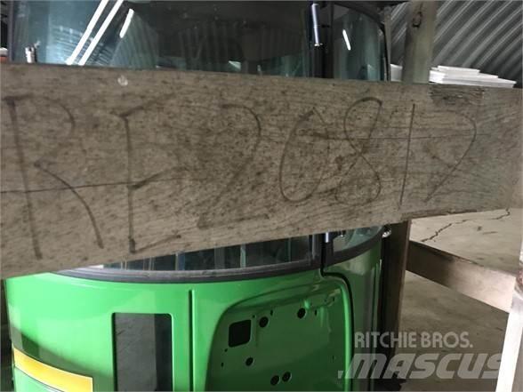 John Deere  Кабина