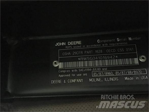 John Deere  Кабина
