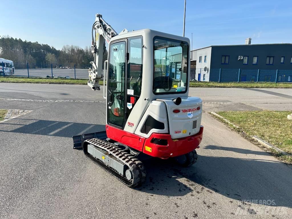 Takeuchi TB 225 Мини екскаватори < 7 т