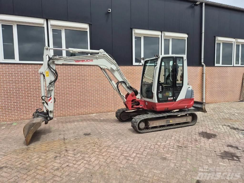 Takeuchi TB250 Мини екскаватори < 7 т