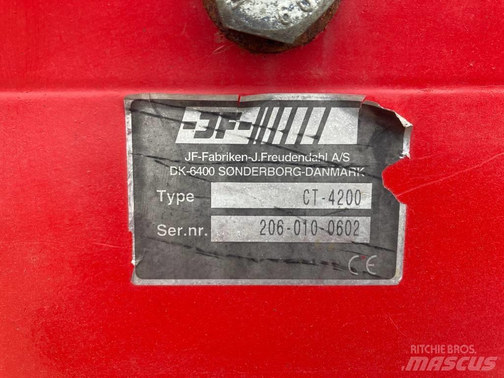 JF CT 4200 Самотаварещи ремаркета