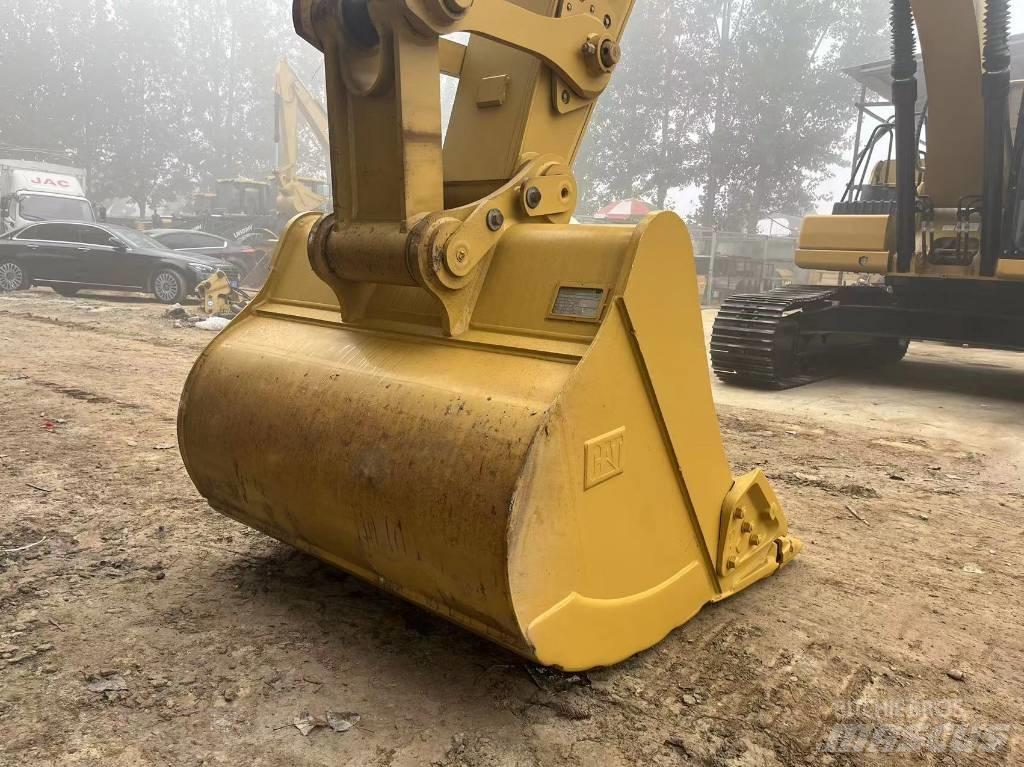 CAT 2021 CAT 330 Колесни екскаватори