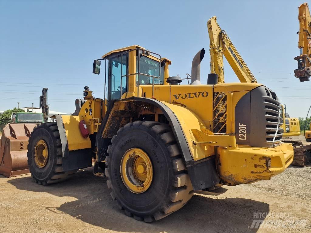 Volvo L 220 F Колесни товарачи