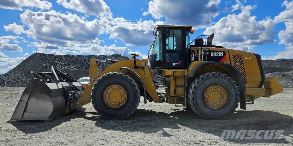 CAT 982 M Колесни товарачи