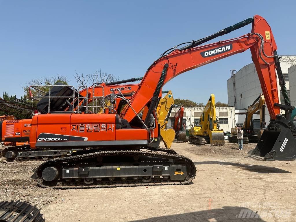 Doosan DX 300 Средни екскаватори 7т - 12т