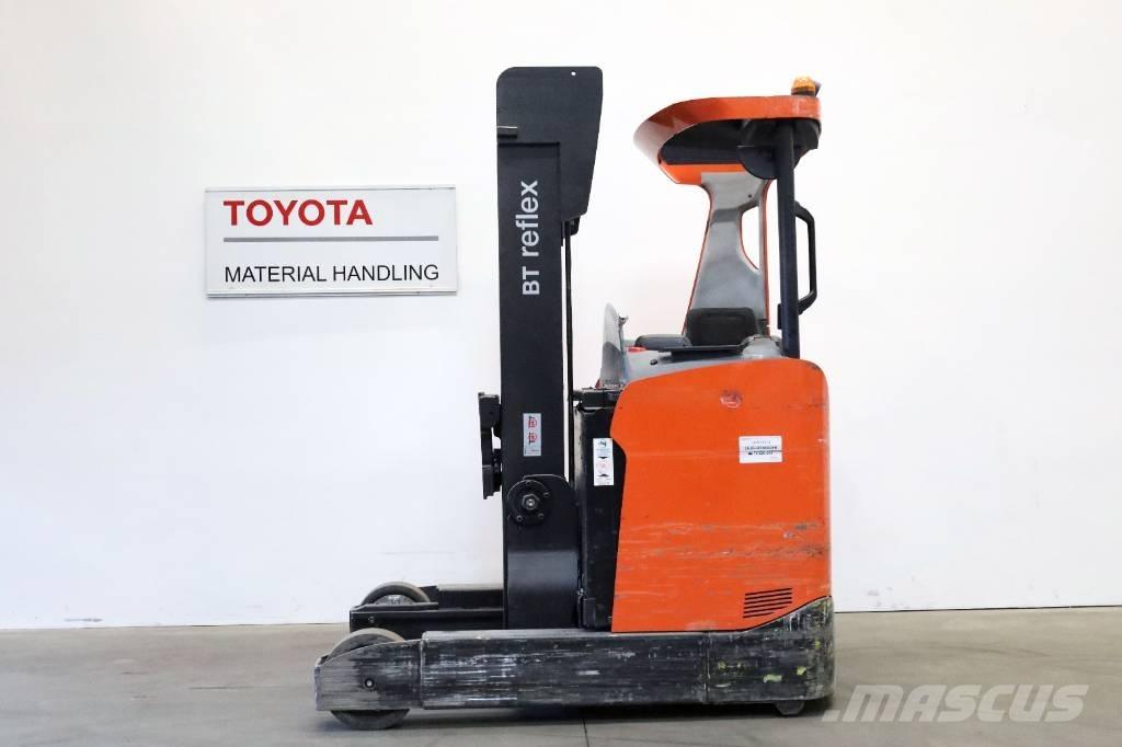 Toyota RRE200H Ретрак/ Високоповдигач с изместване на вилката напред