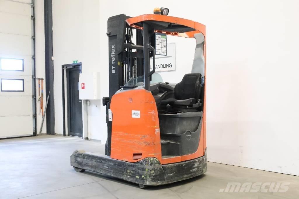 Toyota RRE200H Ретрак/ Високоповдигач с изместване на вилката напред