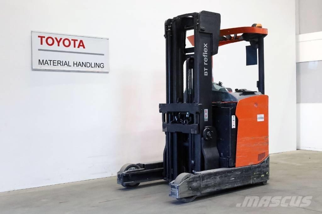 Toyota RRE200H Ретрак/ Високоповдигач с изместване на вилката напред