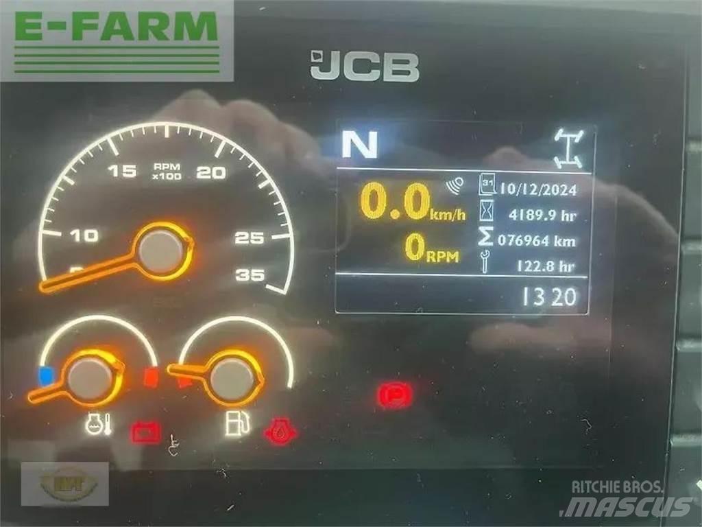 JCB fastrac 4220 Трактори