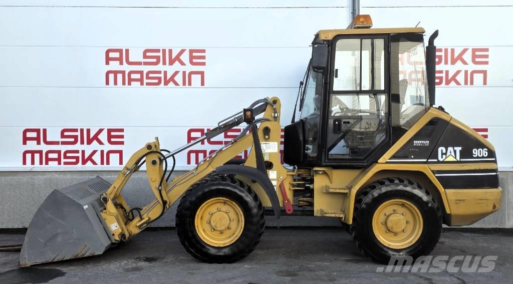 CAT 906 Колесни товарачи