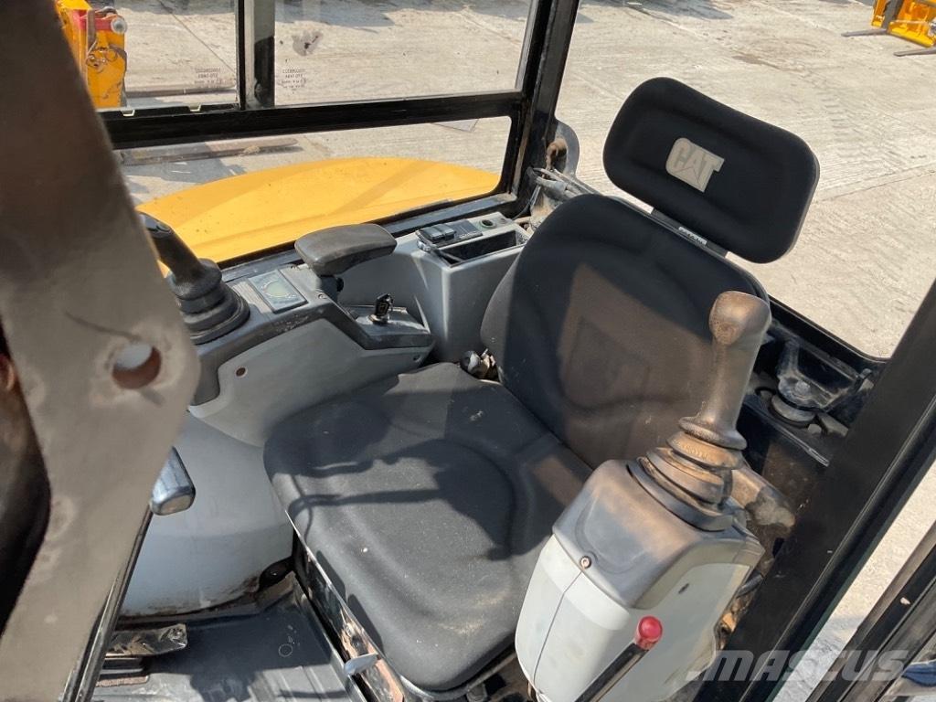 CAT 302.7 D CR Мини екскаватори < 7 т