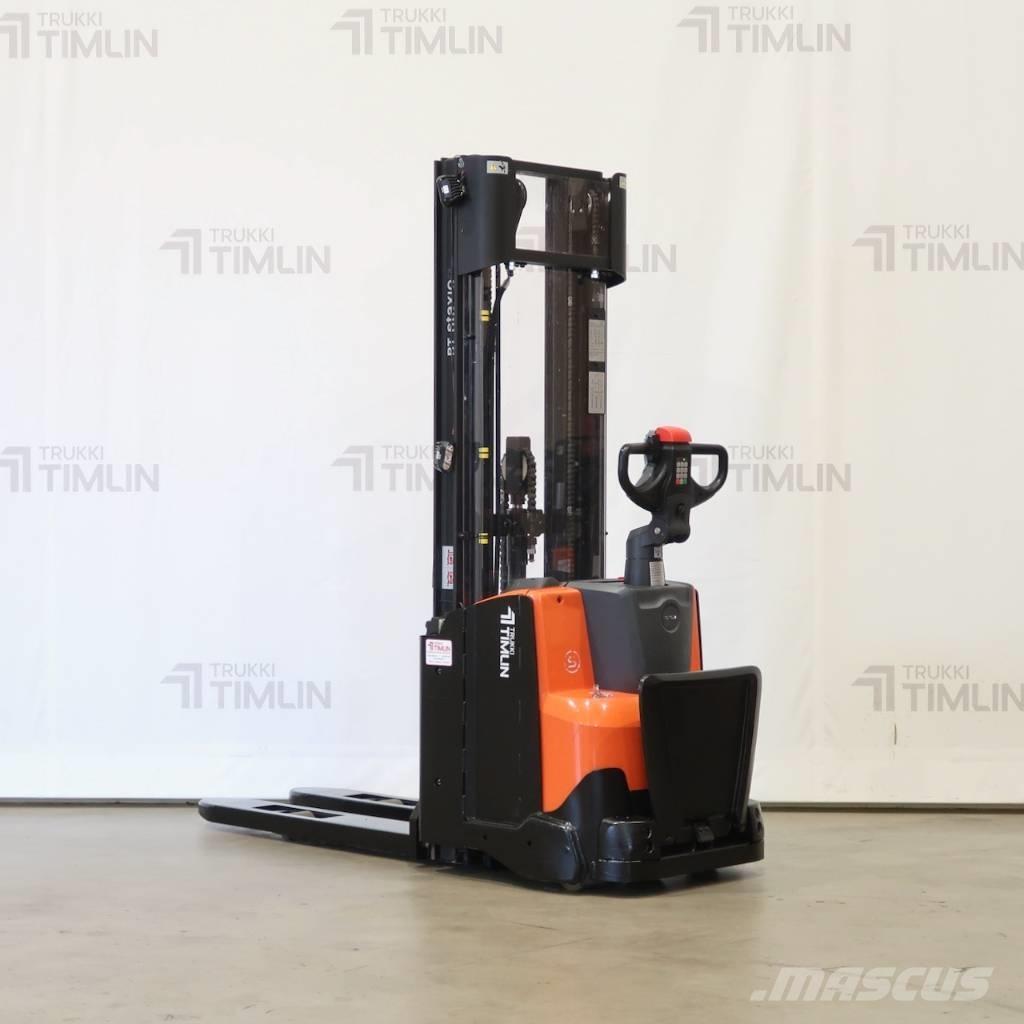 Toyota SWE120L Самоходни товарачи
