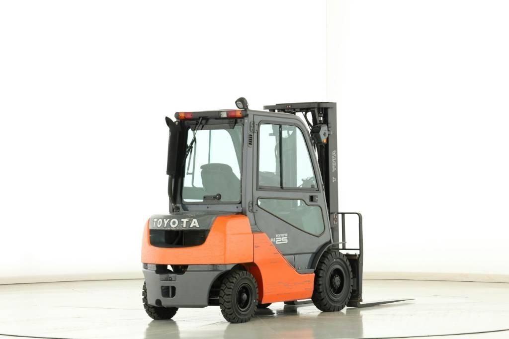 Toyota 02-8 FDF 25 Дизелови камиони