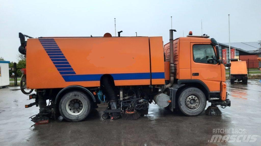Volvo FM9 + Beam CX800 Камиони за почистване