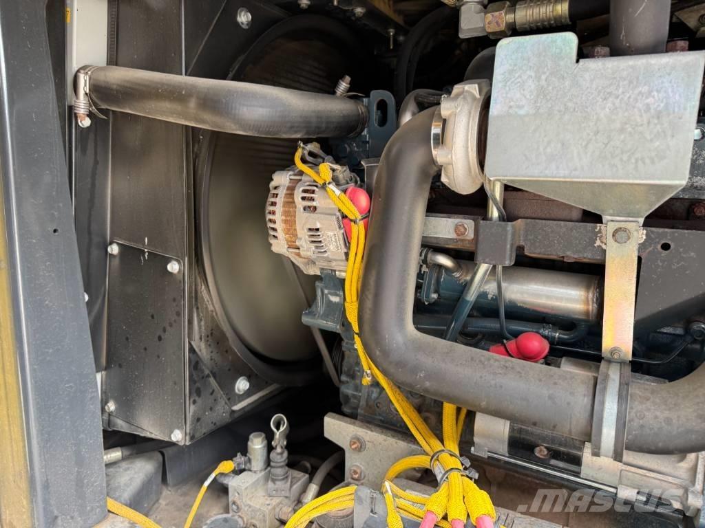 Bomag BW 174 AP-4V Двойни барабанни ролки
