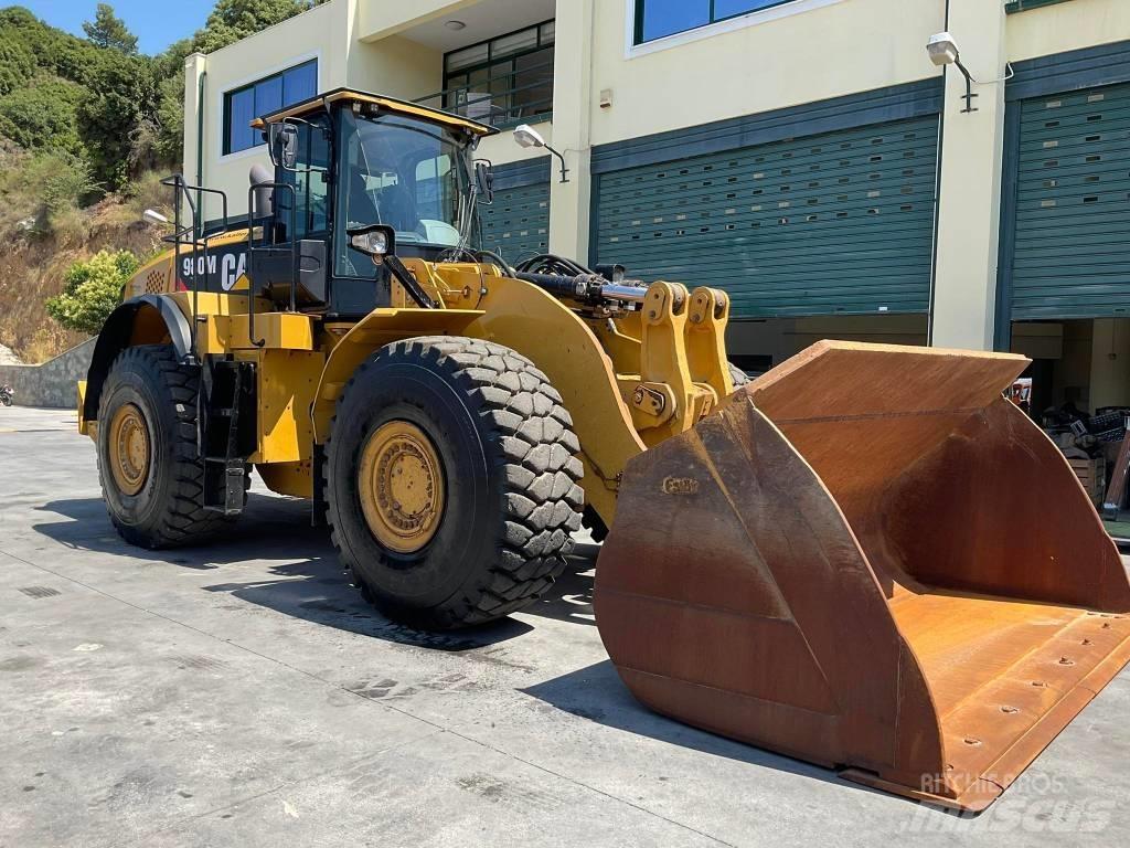 CAT 980M Колесни товарачи