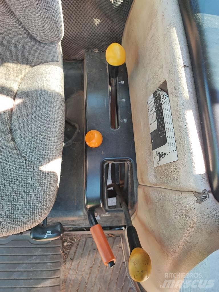 John Deere 4520 Компактни трактори