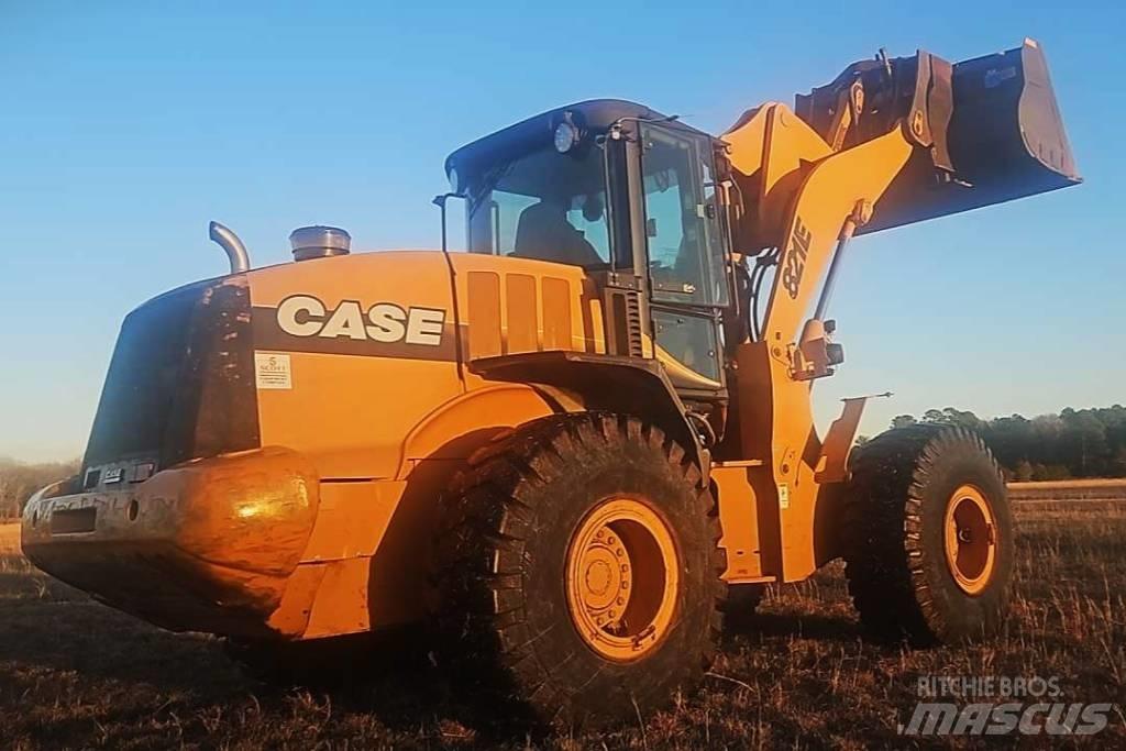 CASE 821 E Колесни товарачи