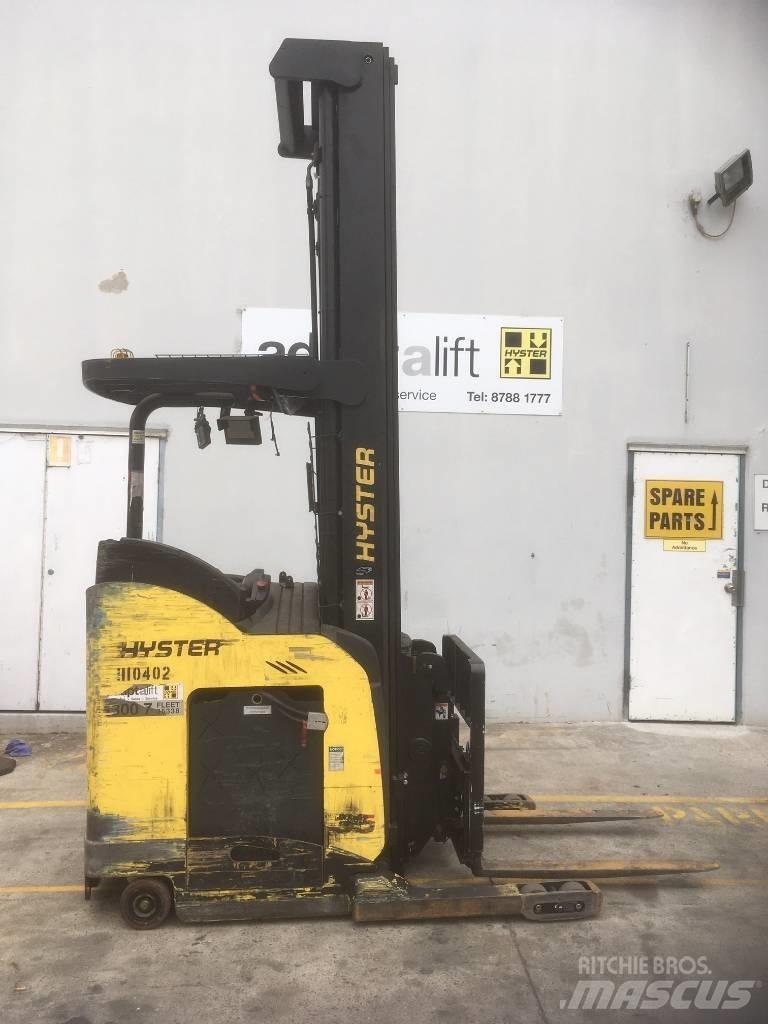 Hyster N35ZDR Ретрак/ Високоповдигач с изместване на вилката напред