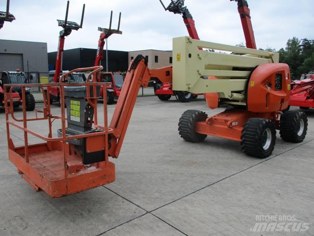 JLG 450 AJ (868) Компактни самоходни стрелови подемници
