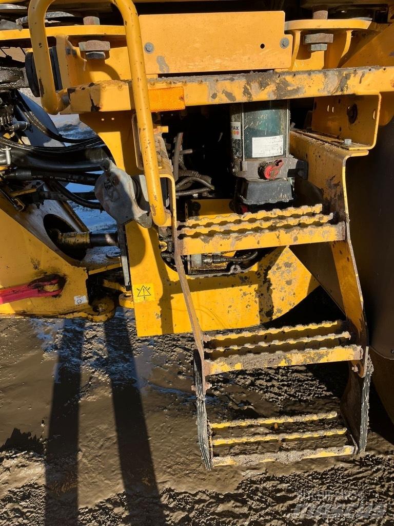 Volvo L 120 F Колесни товарачи