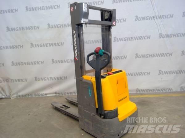 Jungheinrich EJC 112 Колички високоповдигачи с теглич