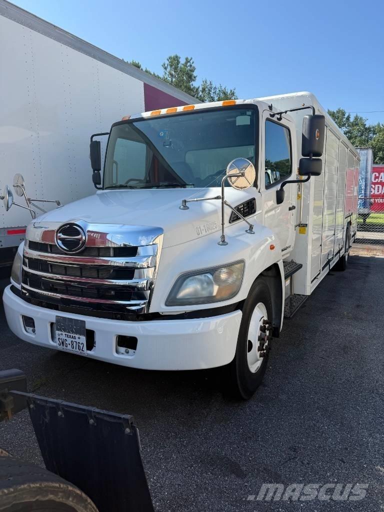 Hino 338 Товарни камиони за напитки