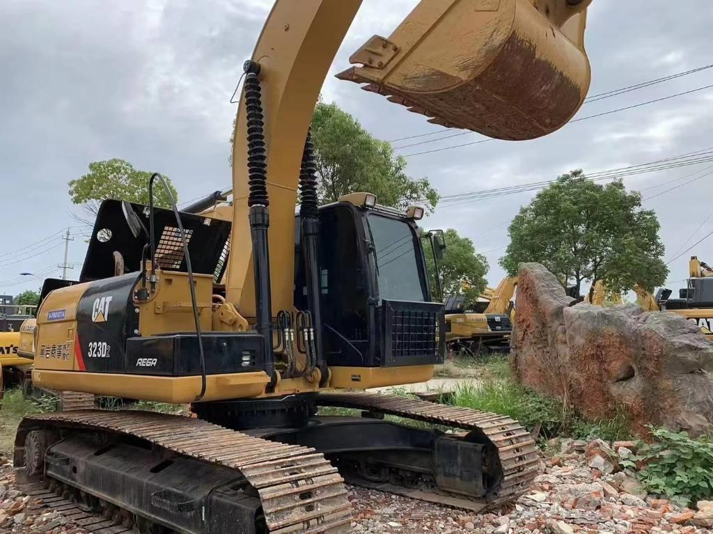 CAT 323D Верижен екскаватор