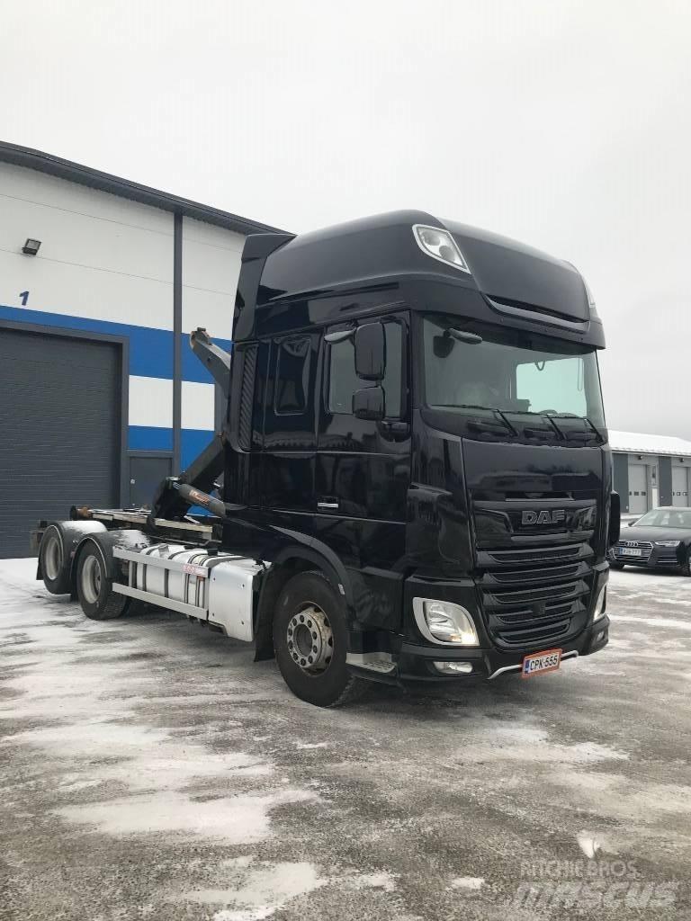 DAF XF530 FAS Камиони с кран с кука