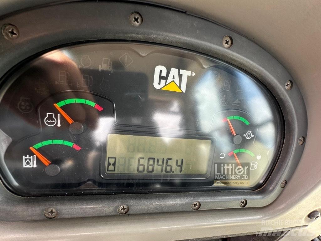 CAT 953D Верижен товарач