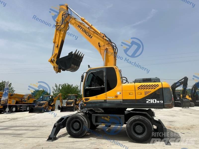 Hyundai R210W-9 Колесни екскаватори