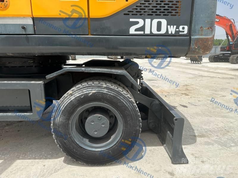 Hyundai R210W-9 Колесни екскаватори