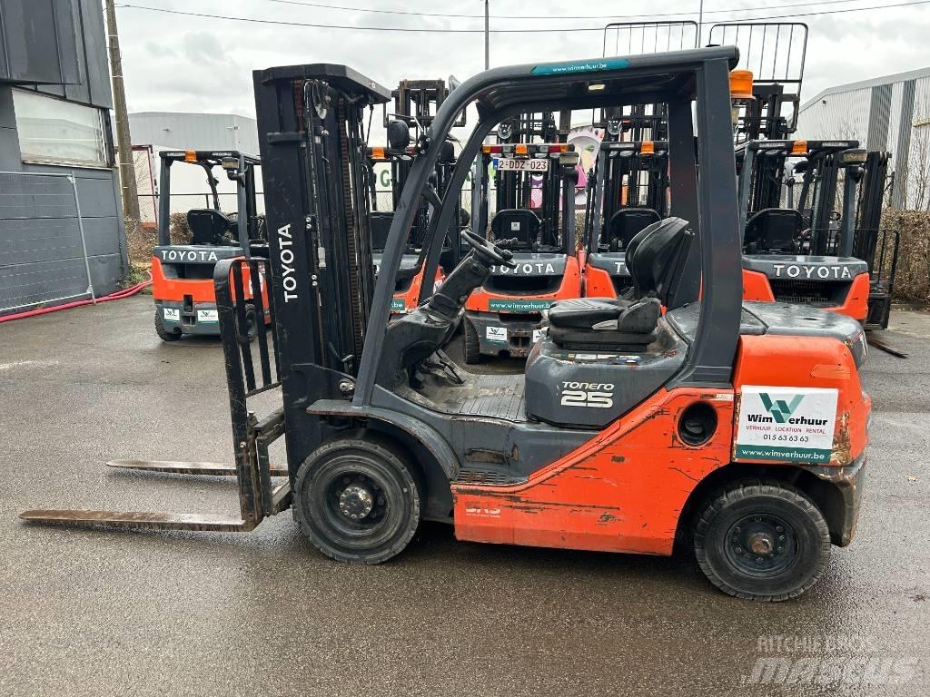 Toyota 02-8 FDF 25 Дизелови камиони