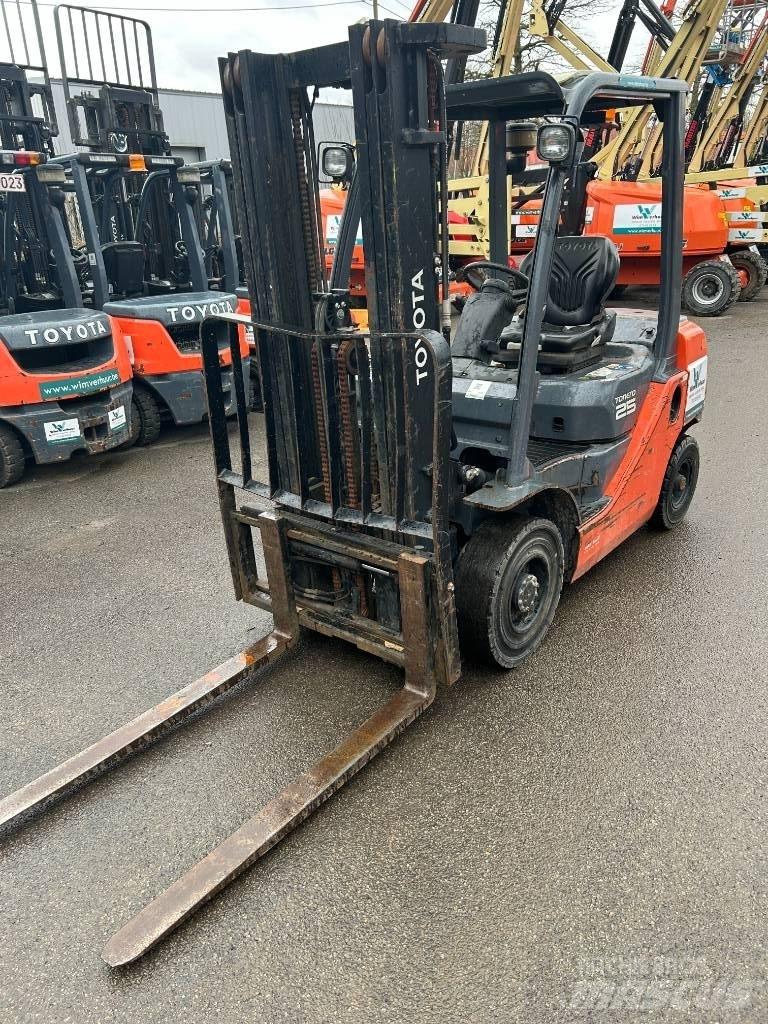 Toyota 02-8 FDF 25 Дизелови камиони