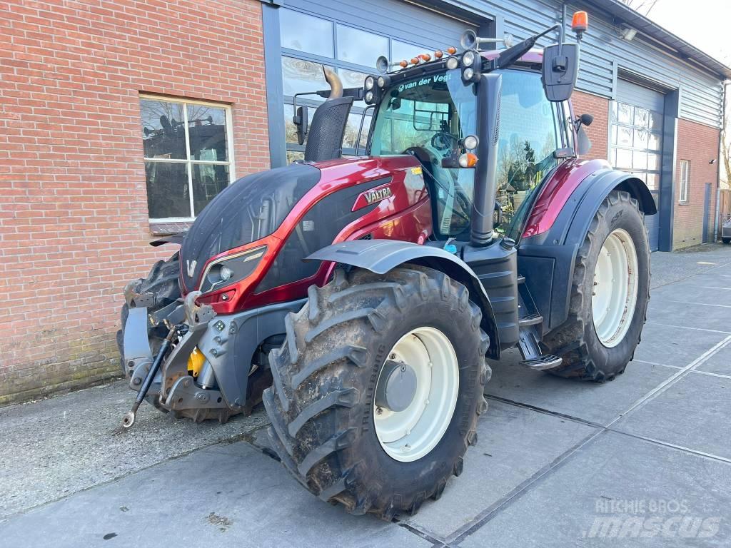 Valtra T 174 Versu Трактори