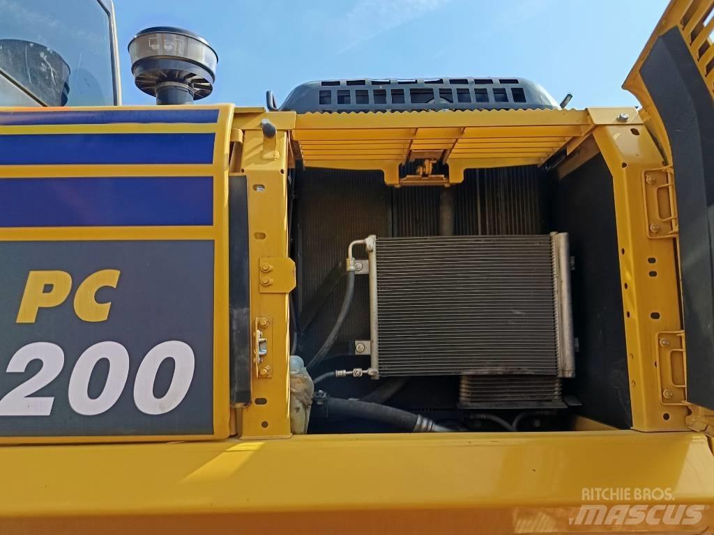 Komatsu PC200 Средни екскаватори 7т - 12т