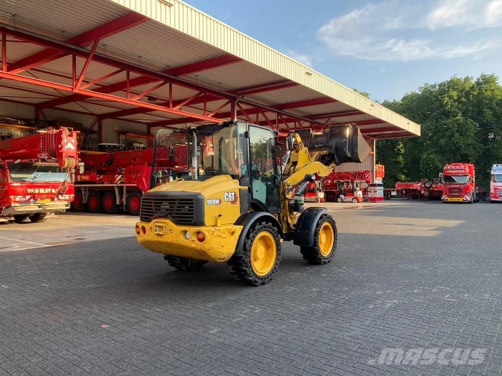 CAT 908M Колесни товарачи