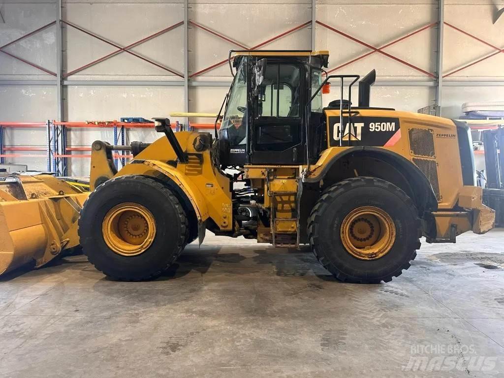 CAT 950M Колесни товарачи
