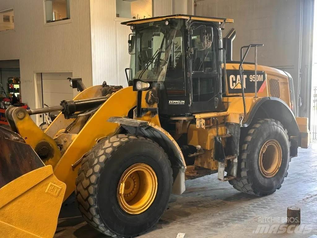 CAT 950M Колесни товарачи