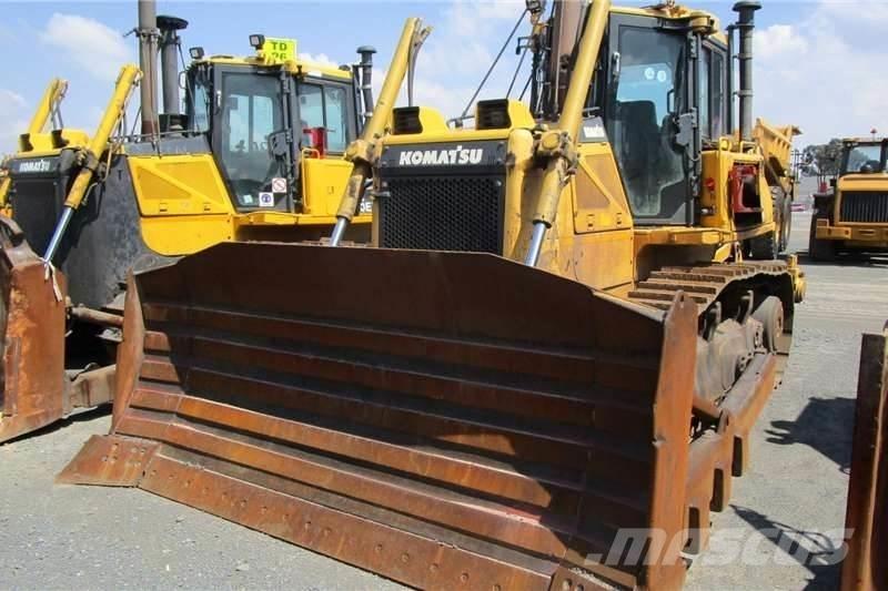 Komatsu D65 EX-16 Верижни булдозери
