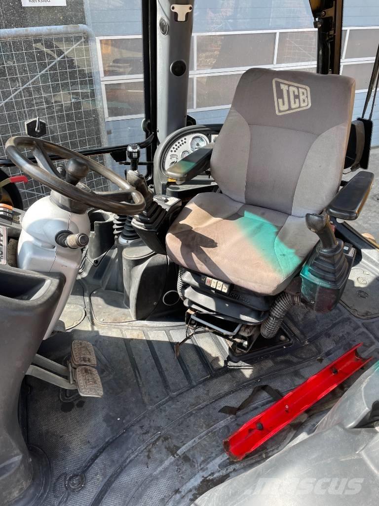 JCB 3CX Товарач със заден ексватор