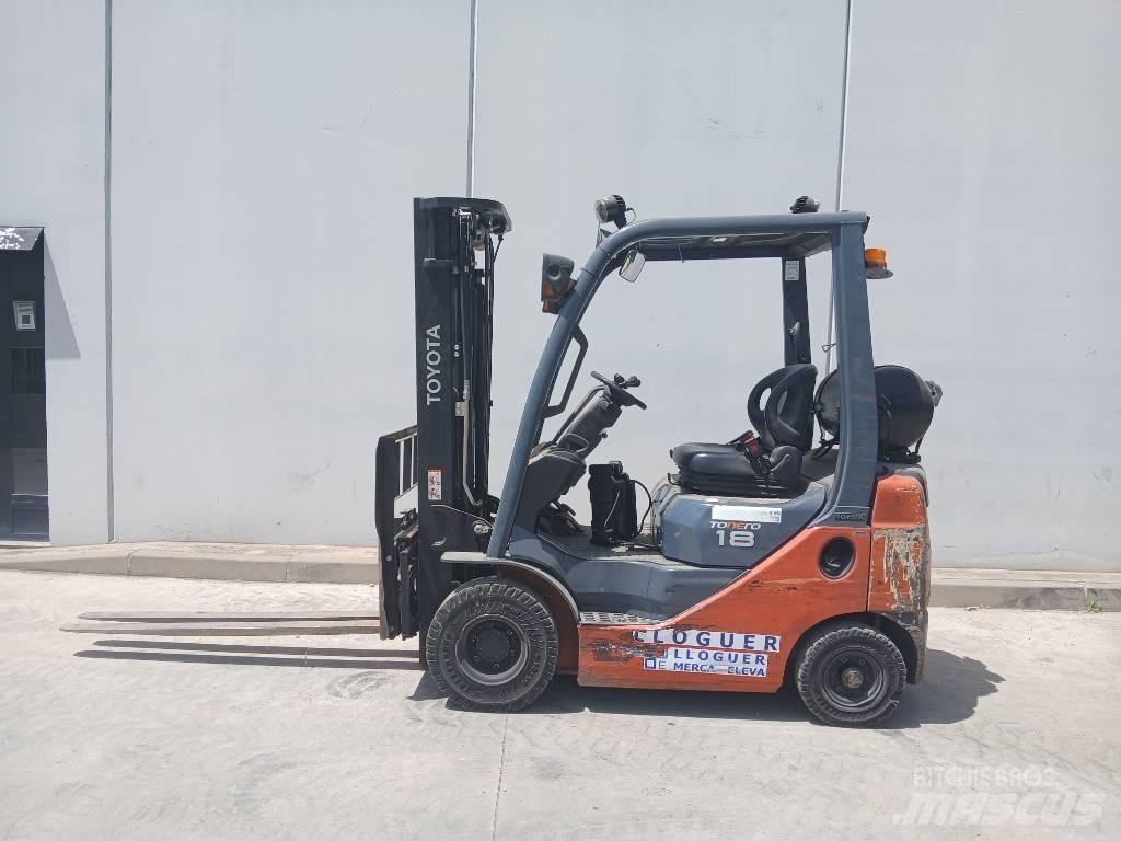 Toyota D02-8FG18 Камиони с АГУ