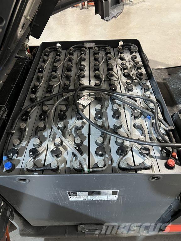 Linde E30-01 Електрически вилични кари-повдигачи