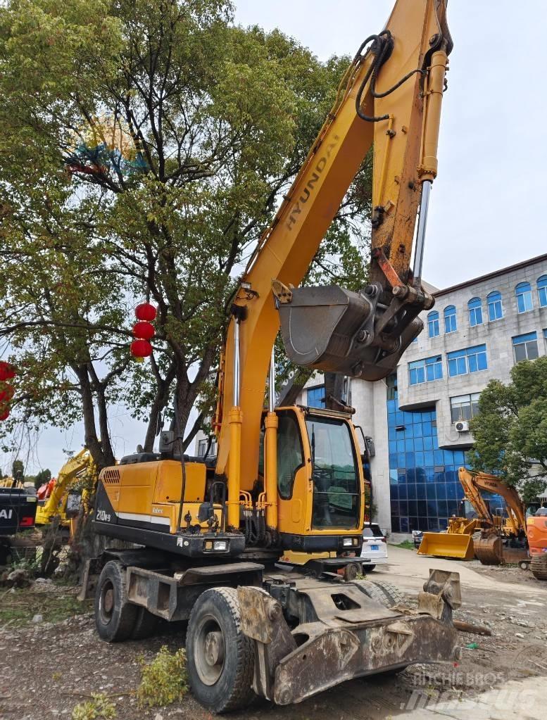 Hyundai R210W-9 Колесни екскаватори